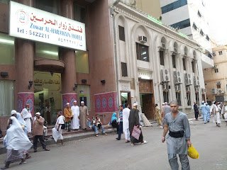 Bahagian hadapan Hotel Zuwar Al-Haramain di Makkah