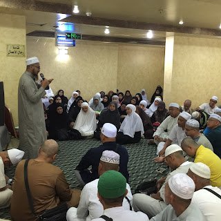 Ustaz Ahmad Hasyimi menyampaikan tazkirah muhasabah kepada jemaah lelaki dan wanita