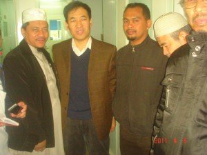 Abu Anas Madani bersama pensyarah dan ahli rombongan di Lanzhou